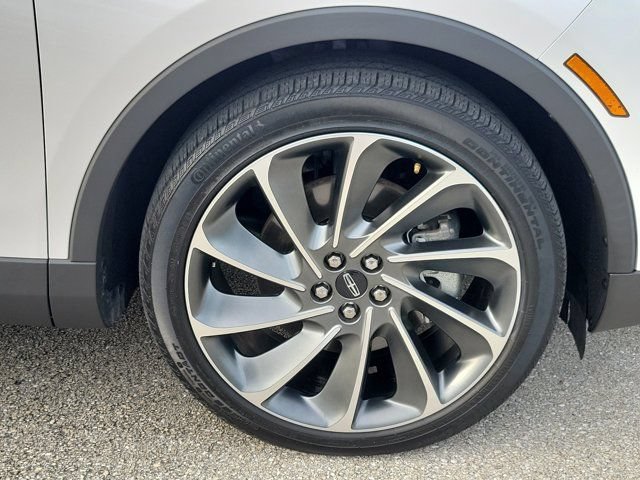 Certified 2019 Lincoln Nautilus Reserve w/ Ultimate Package FWD image 13