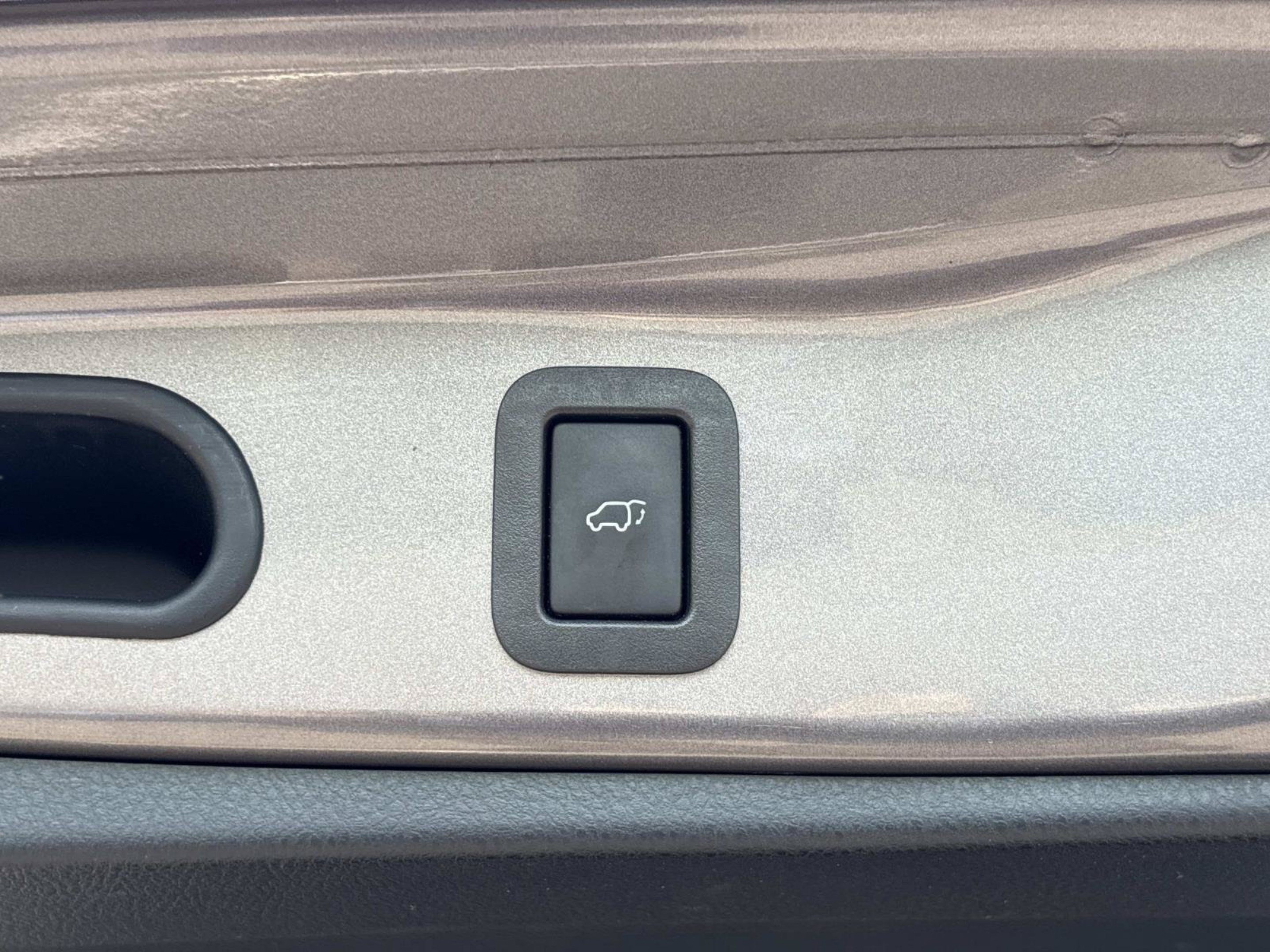 Used 2015 Toyota Highlander XLE AWD/4WD image 12
