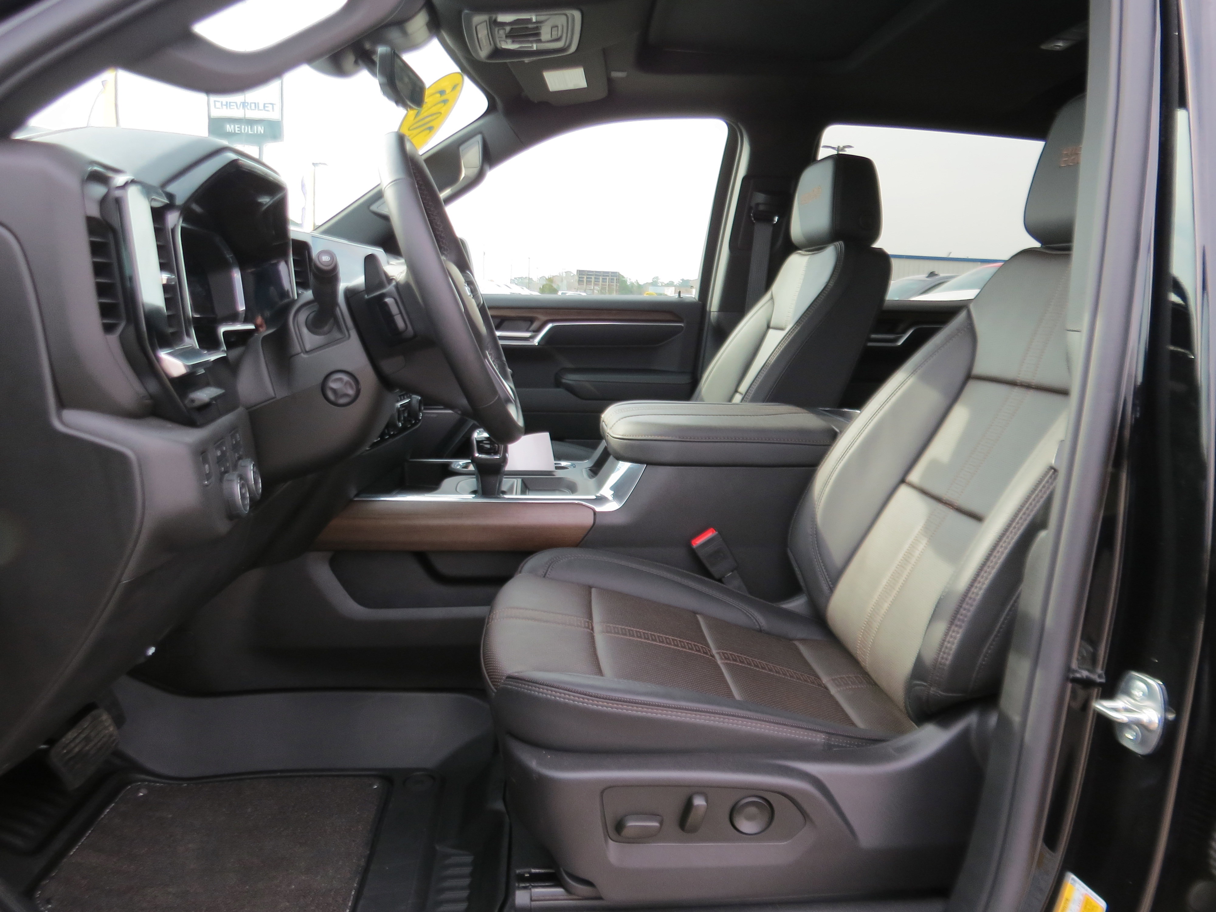 Used 2025 Chevrolet Silverado 1500 High Country w/ Midnight Edition AWD/4WD image 19
