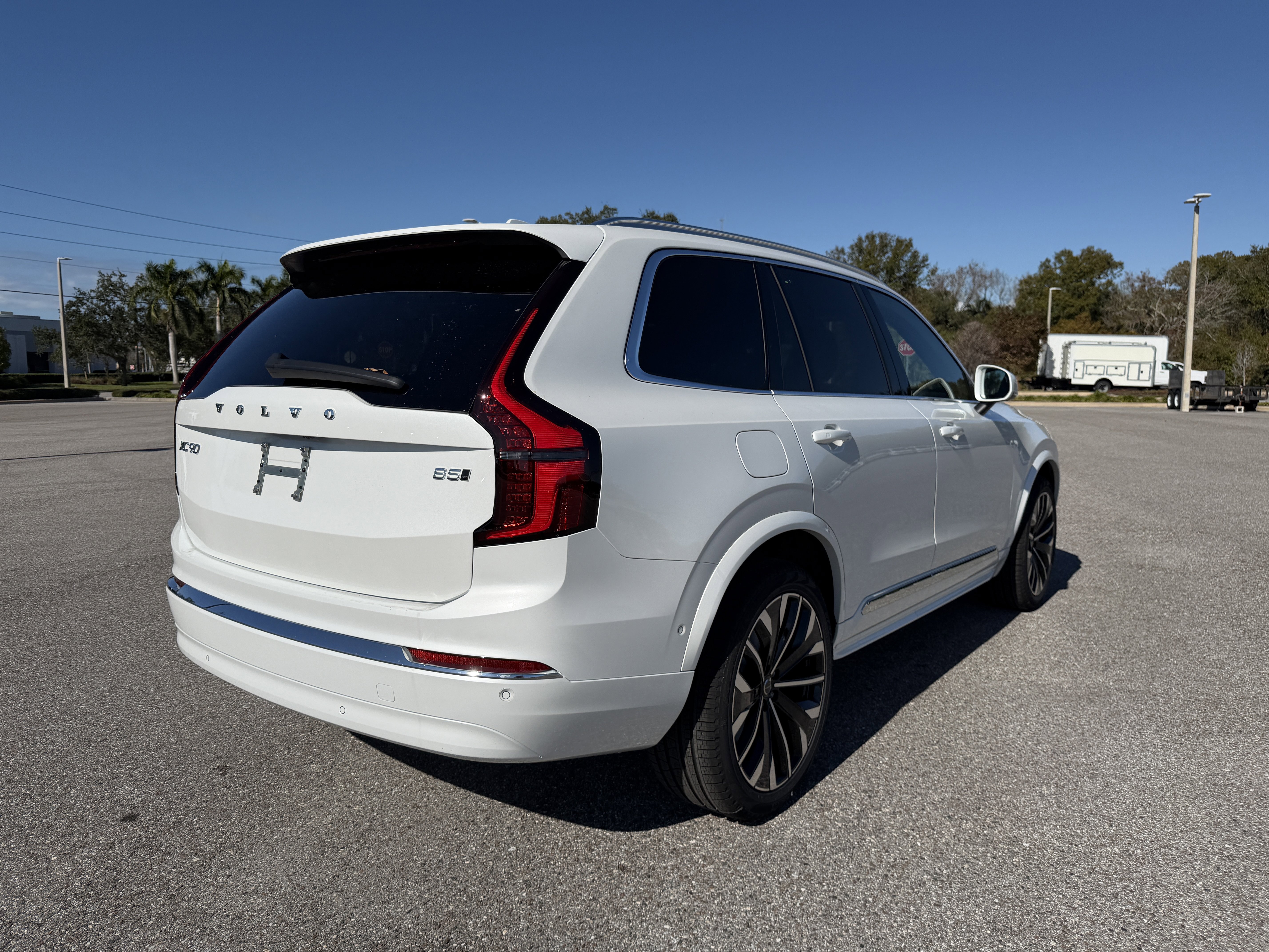 New 2026 Volvo XC90 B5 Ultra image 3