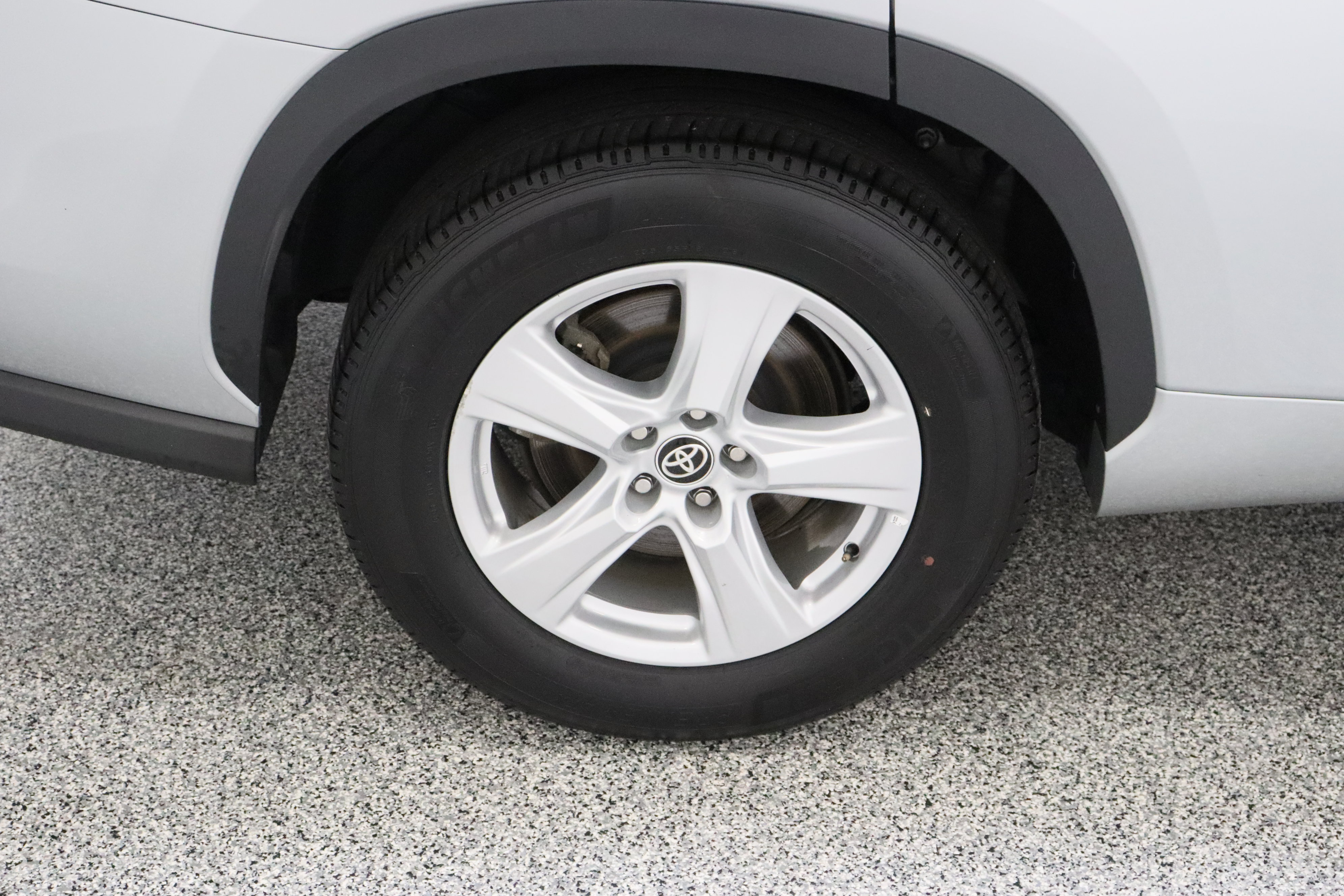 Certified 2025 Toyota Highlander LE FWD image 6