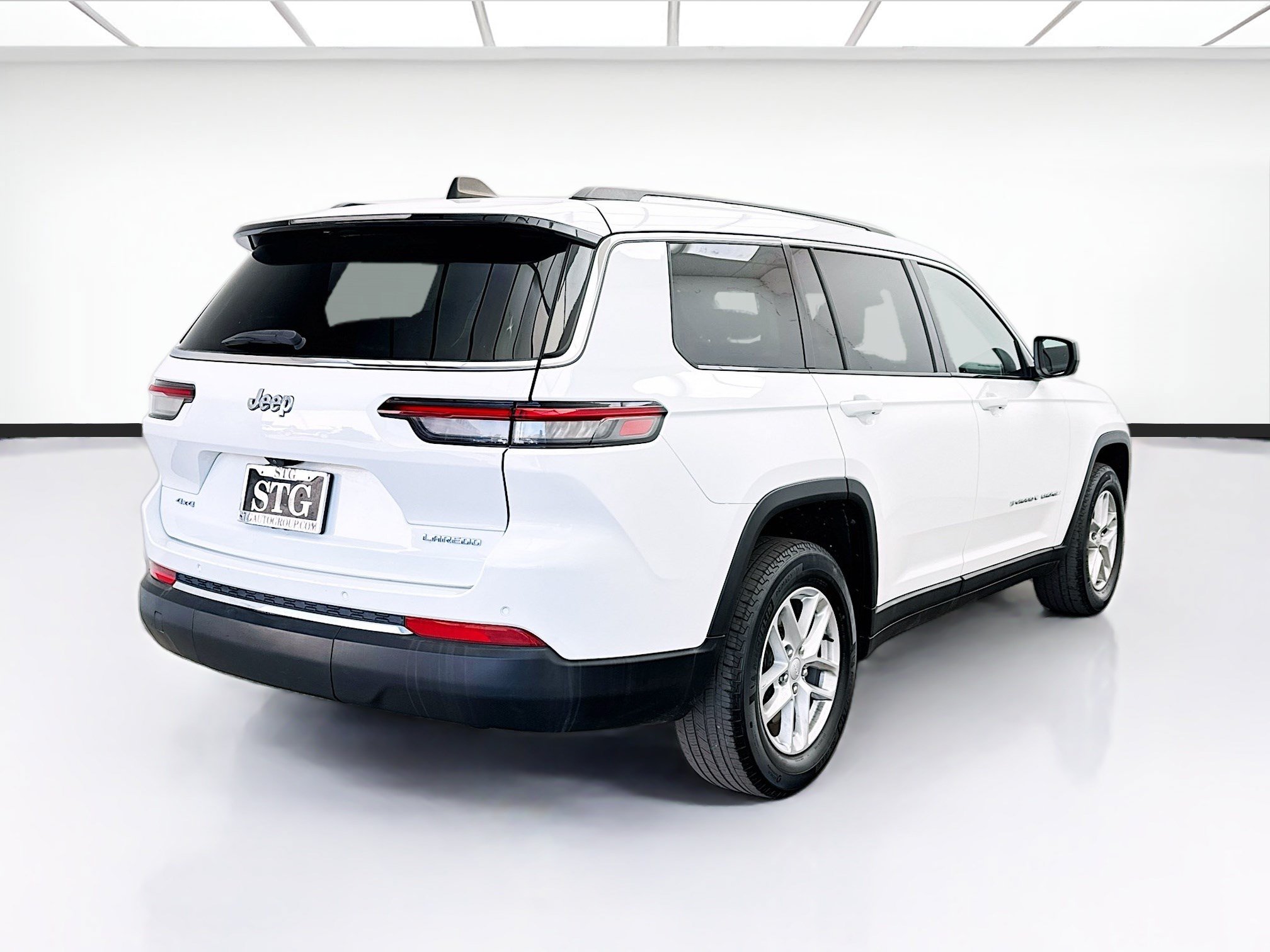 Used 2023 Jeep Grand Cherokee L Laredo AWD/4WD image 4