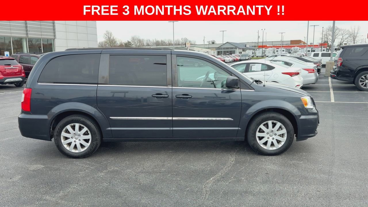 Used 2014 Chrysler Town & Country Touring FWD image 9