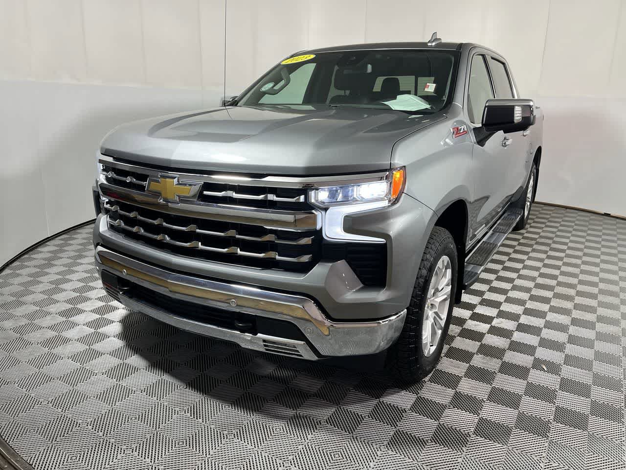 Used 2023 Chevrolet Silverado 1500 LTZ w/ LTZ Convenience Package II AWD/4WD image 4