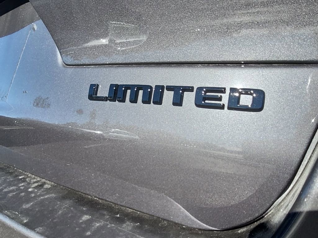 New 2025 Jeep Grand Cherokee L Limited w/ Black Appearance Package AWD/4WD image 16