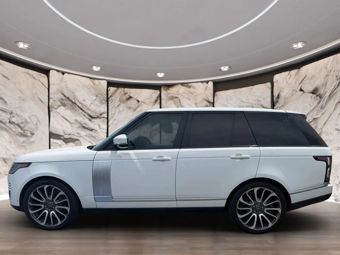 Used 2018 Land Rover Range Rover Supercharged AWD/4WD image 5