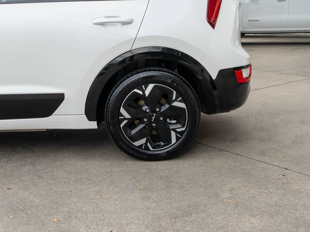 Certified 2024 Kia Niro Wind FWD image 29