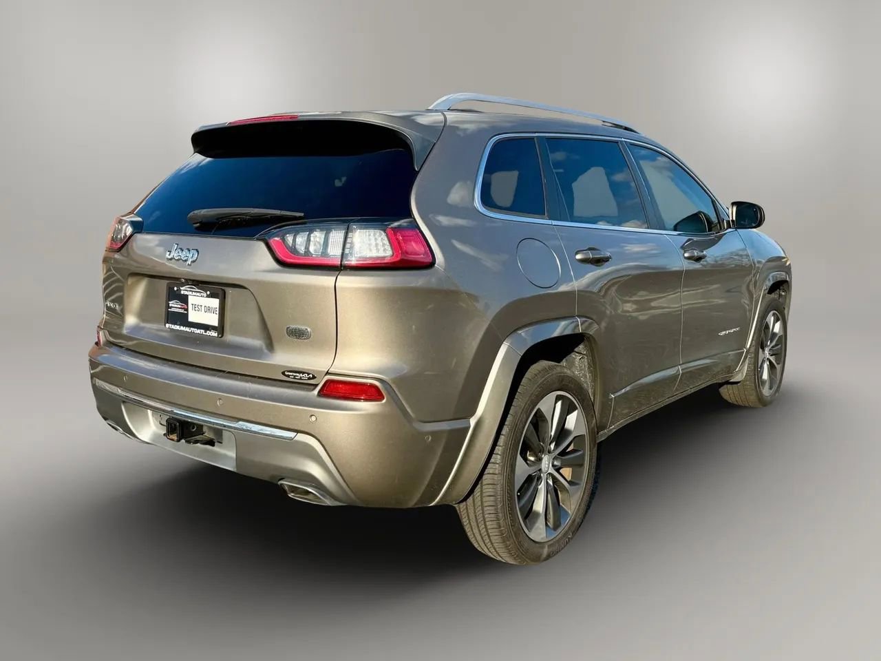 Used 2019 Jeep Cherokee Overland w/ Technology Group AWD/4WD image 5