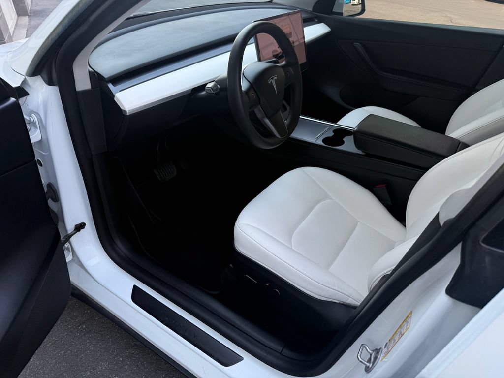 Used 2022 Tesla Model Y Long Range AWD/4WD image 22