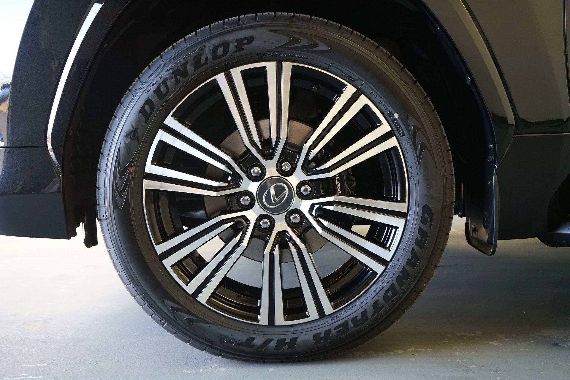 Used 2026 Lexus LX 600 4WD w/ Luxury Package image 40