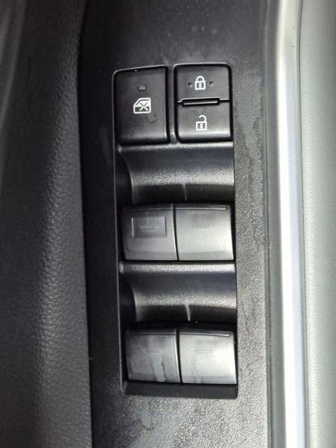 Used 2023 Toyota Highlander L image 14