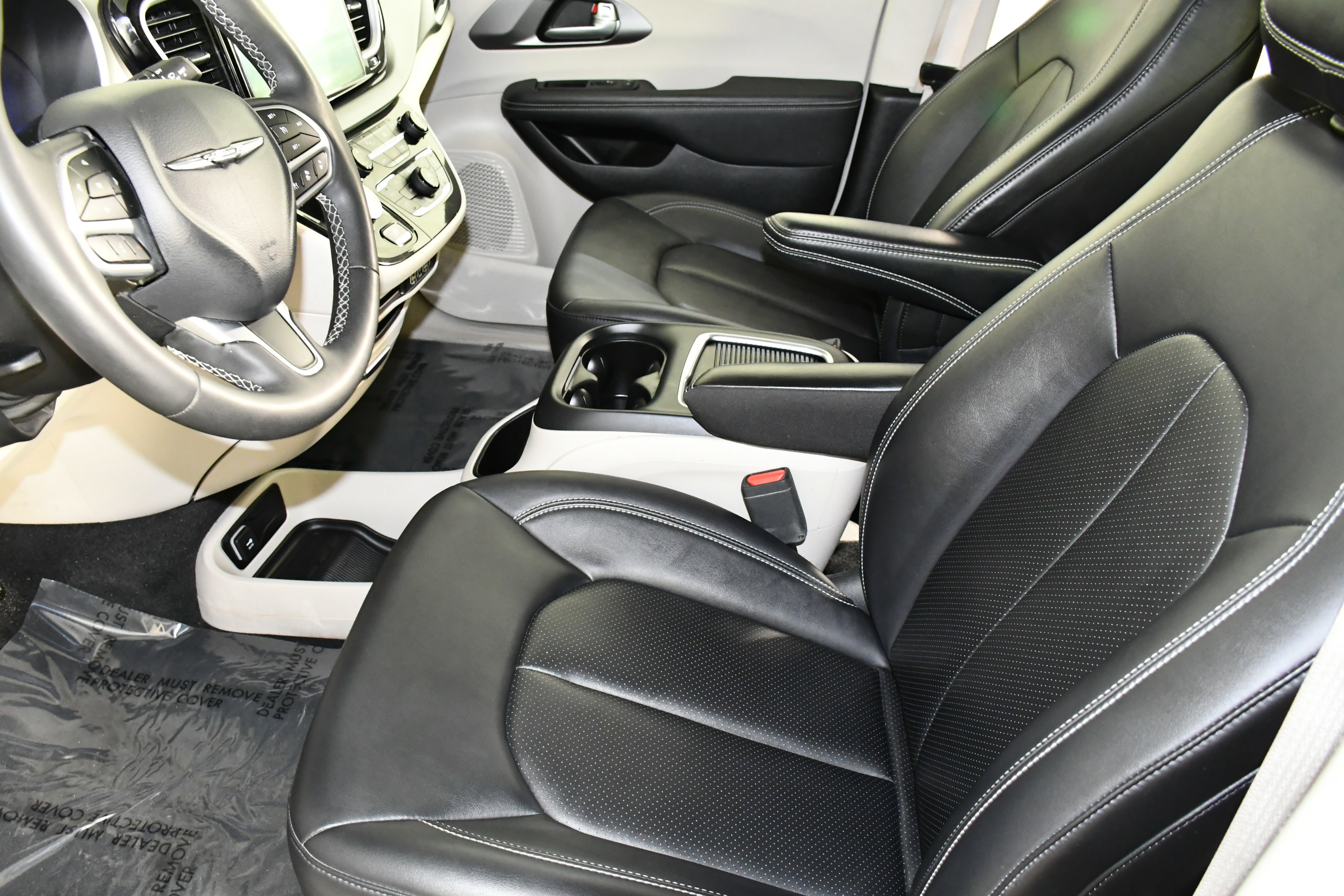 Used 2024 Chrysler Pacifica Touring-L image 37