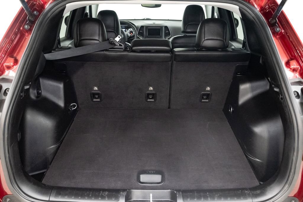 Used 2021 Jeep Cherokee Latitude Plus image 30