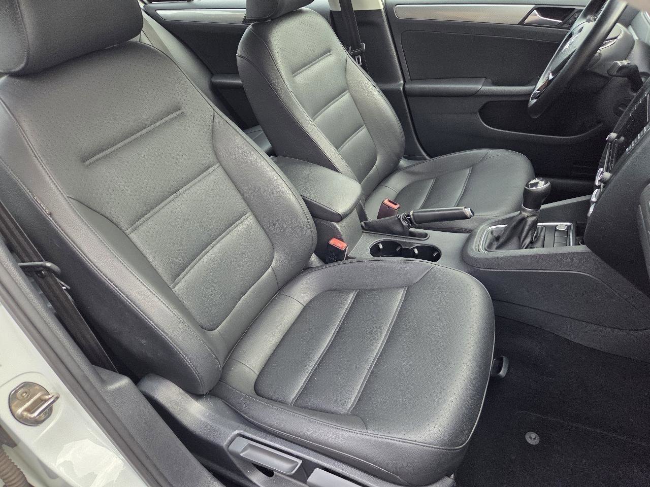 Used 2017 Volkswagen Jetta SE image 17