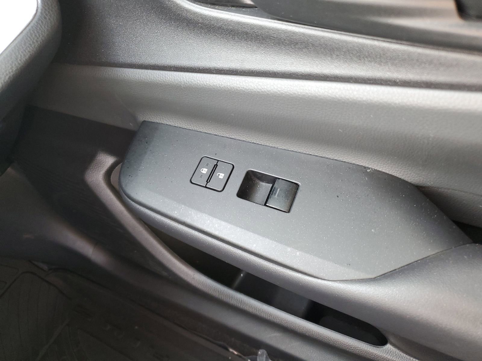 Used 2025 Toyota Prius LE image 29