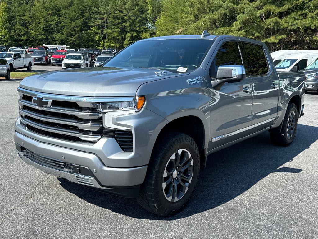 Used 2024 Chevrolet Silverado 1500 High Country w/ Technology Package AWD/4WD image 3