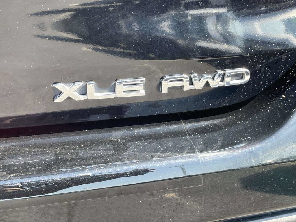 Used 2024 Toyota Highlander XLE AWD/4WD image 9