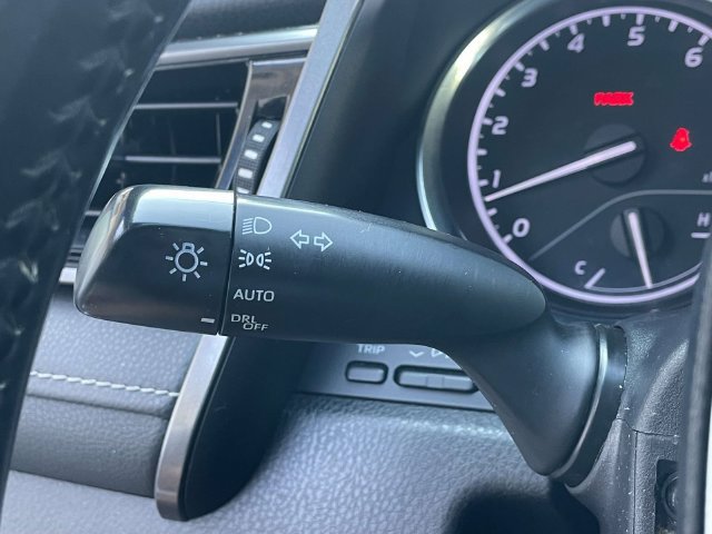 Used 2019 Toyota Camry SE FWD image 26