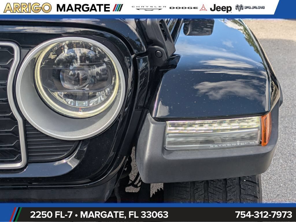 Used 2025 Jeep Wrangler Unlimited Sahara AWD/4WD image 10