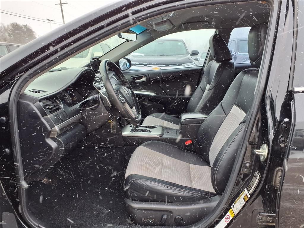 Used 2014 Toyota Camry SE image 14