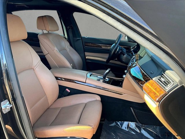 Used 2015 BMW 740Li xDrive image 9
