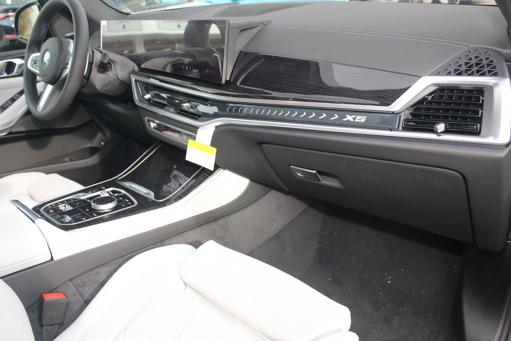 New 2026 BMW X5 xDrive50e w/ M Sport Package image 24