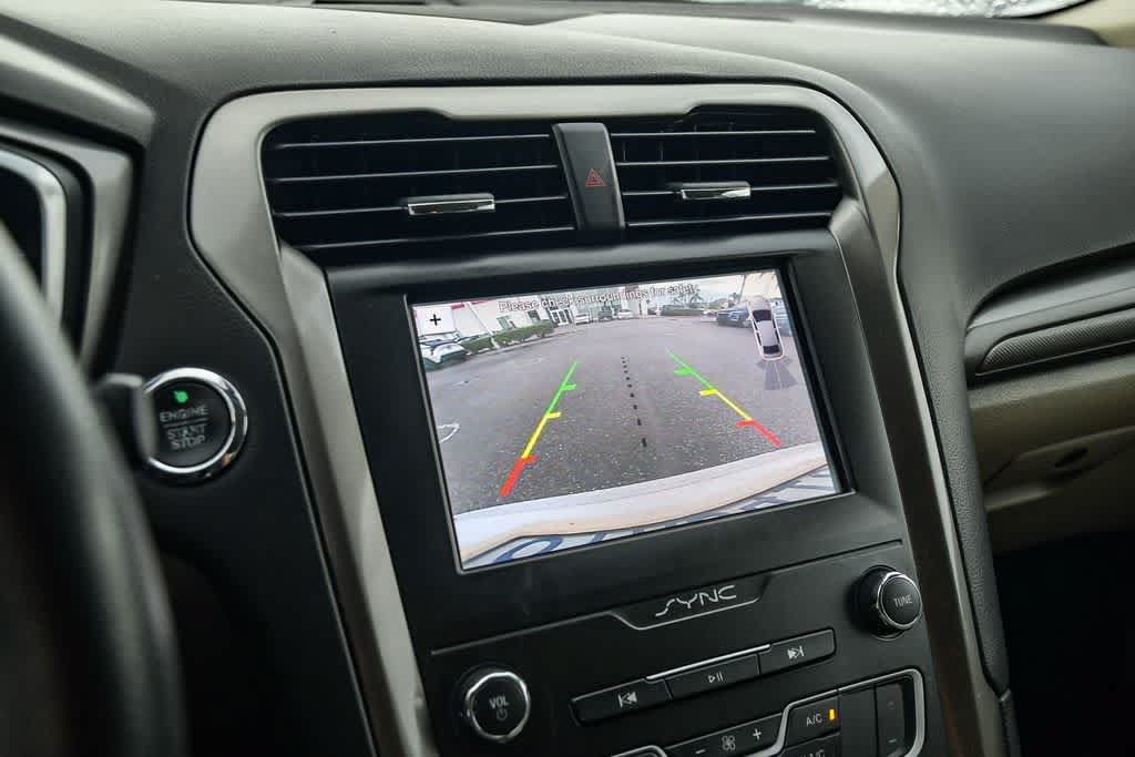Used 2019 Ford Fusion SE FWD image 20