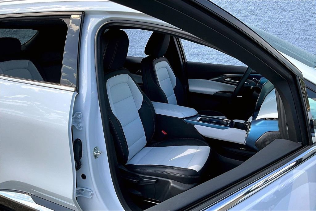 Used 2025 Chevrolet Equinox EV LT image 6