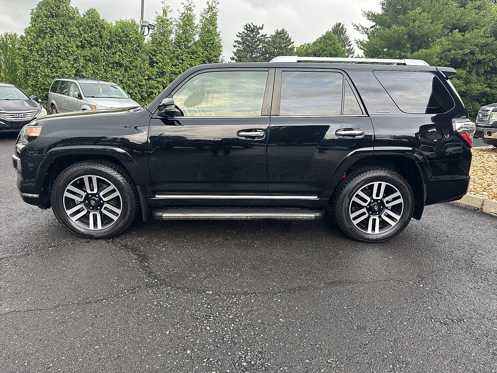 Used 2018 Toyota 4Runner Limited AWD/4WD image 11