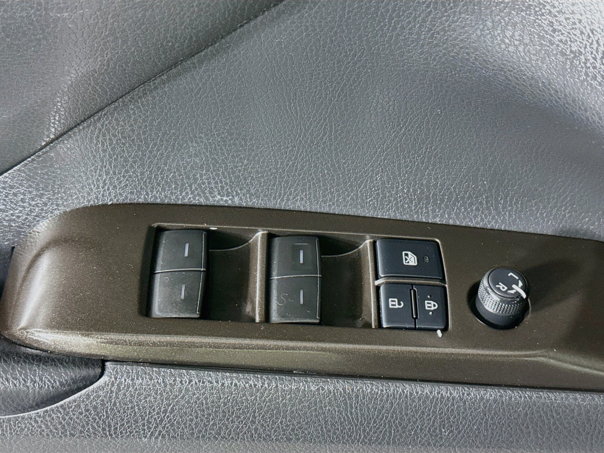 Used 2021 Toyota Camry SE w/ Carpet Mat Package (TMS) FWD image 23