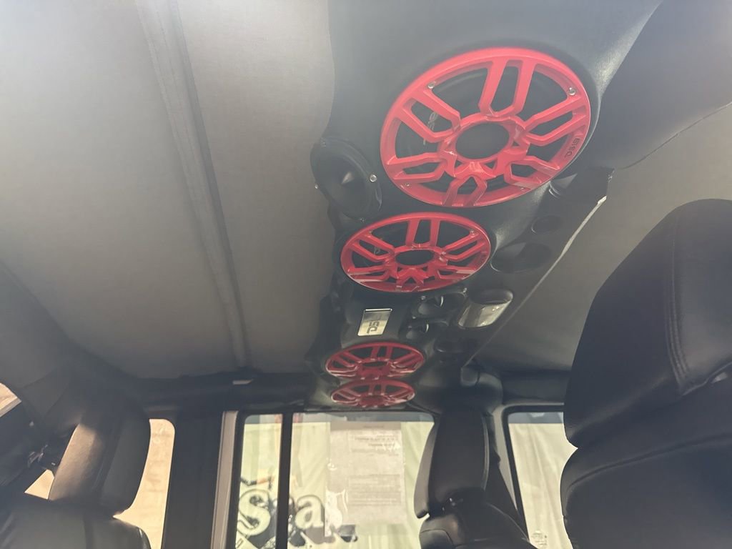 Used 2017 Jeep Wrangler Unlimited Sahara w/ Connectivity Group image 15