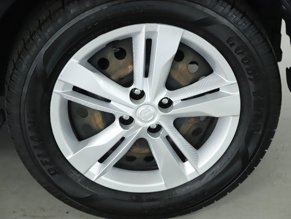 Used 2019 Nissan Kicks S image 38