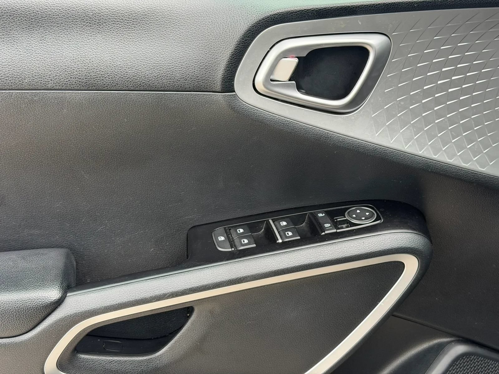 Used 2023 Kia Soul LX w/ LX Technology Package FWD image 7