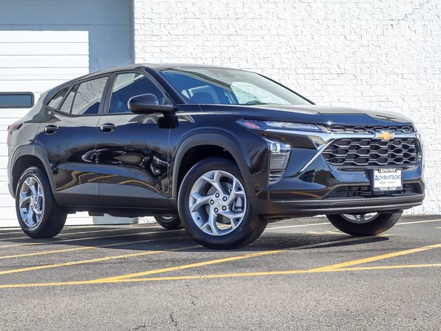 New 2026 Chevrolet Trax LS w/ LS Convenience Package FWD image 2