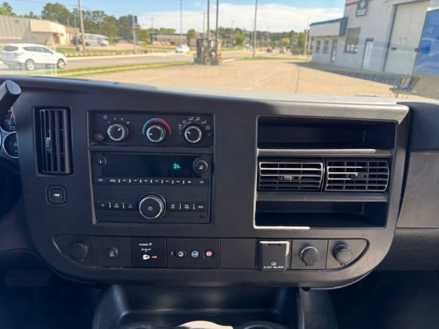 Used 2020 Chevrolet Express 3500 w/ Driver Convenience Package RWD image 18