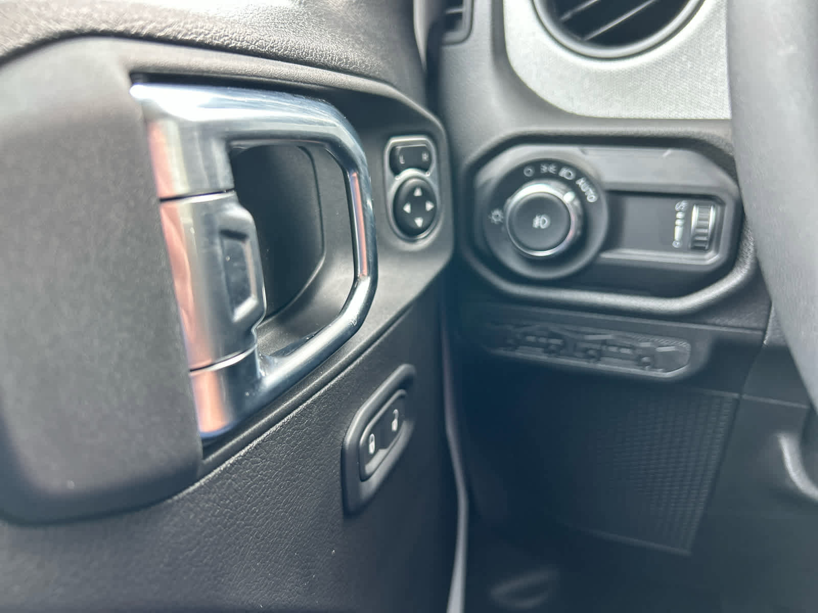 Used 2026 Jeep Wrangler Sport S image 27