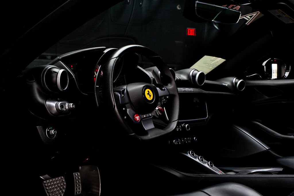 Used 2019 Ferrari Portofino RWD image 20