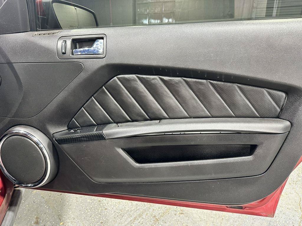 Used 2010 Ford Mustang Premium RWD image 26