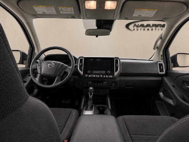 Used 2025 Nissan Frontier SV RWD image 13