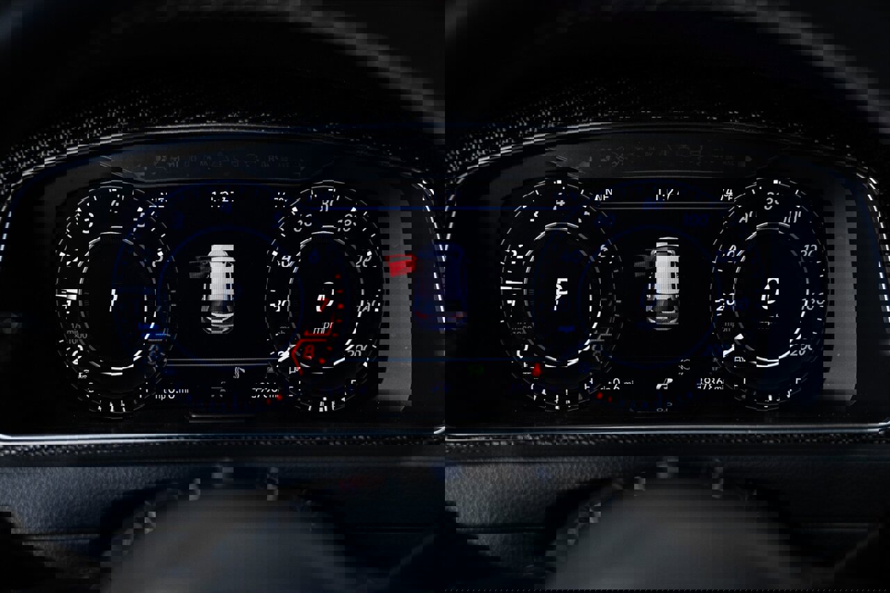 Used 2019 Volkswagen Golf R 4-Door image 24