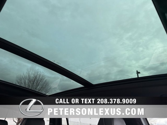 Used 2022 Volkswagen Tiguan SE R-Line image 13