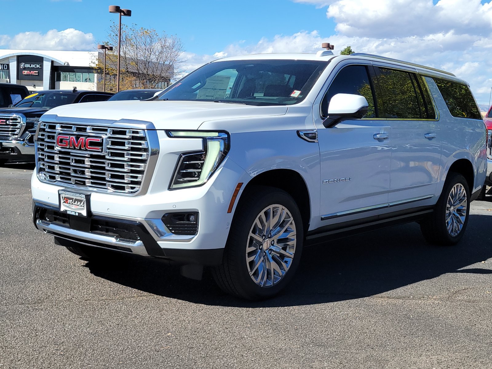 New 2026 GMC Yukon XL Denali w/ Denali Reserve Package AWD/4WD image 4