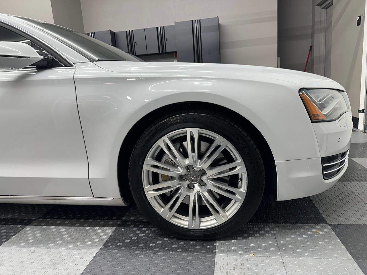 Used 2013 Audi A8 4.0T w/ Convenience Pkg image 5