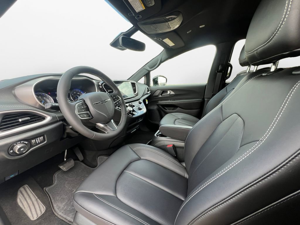New 2026 Chrysler Pacifica Select FWD image 19