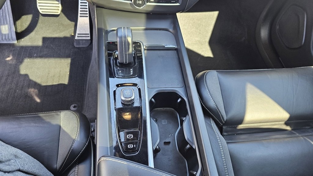 Certified 2022 Volvo XC60 B6 R-Design w/ Climate Package image 24