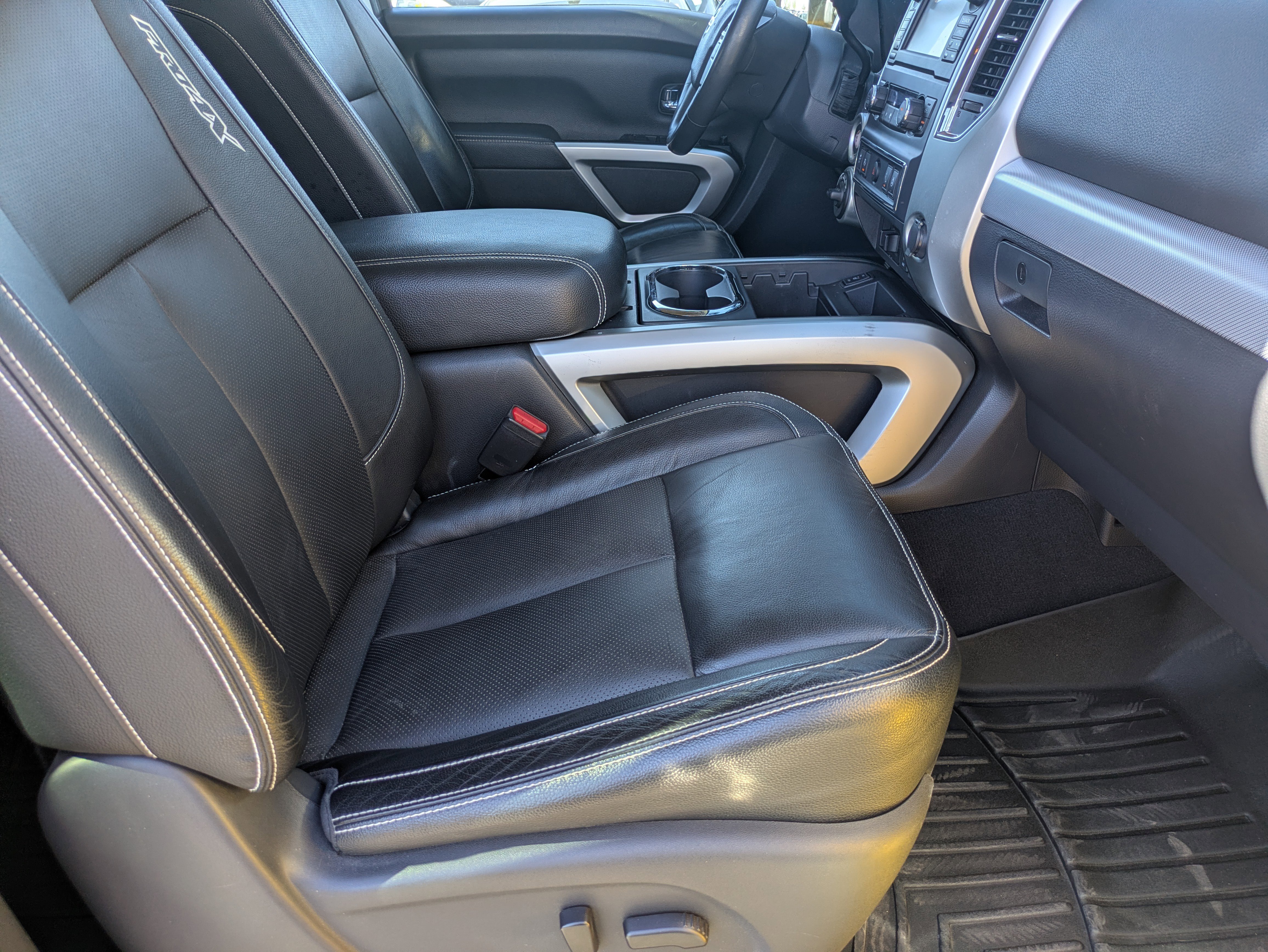 Used 2017 Nissan Titan PRO-4X w/ Pro-4x Convenience Package image 11