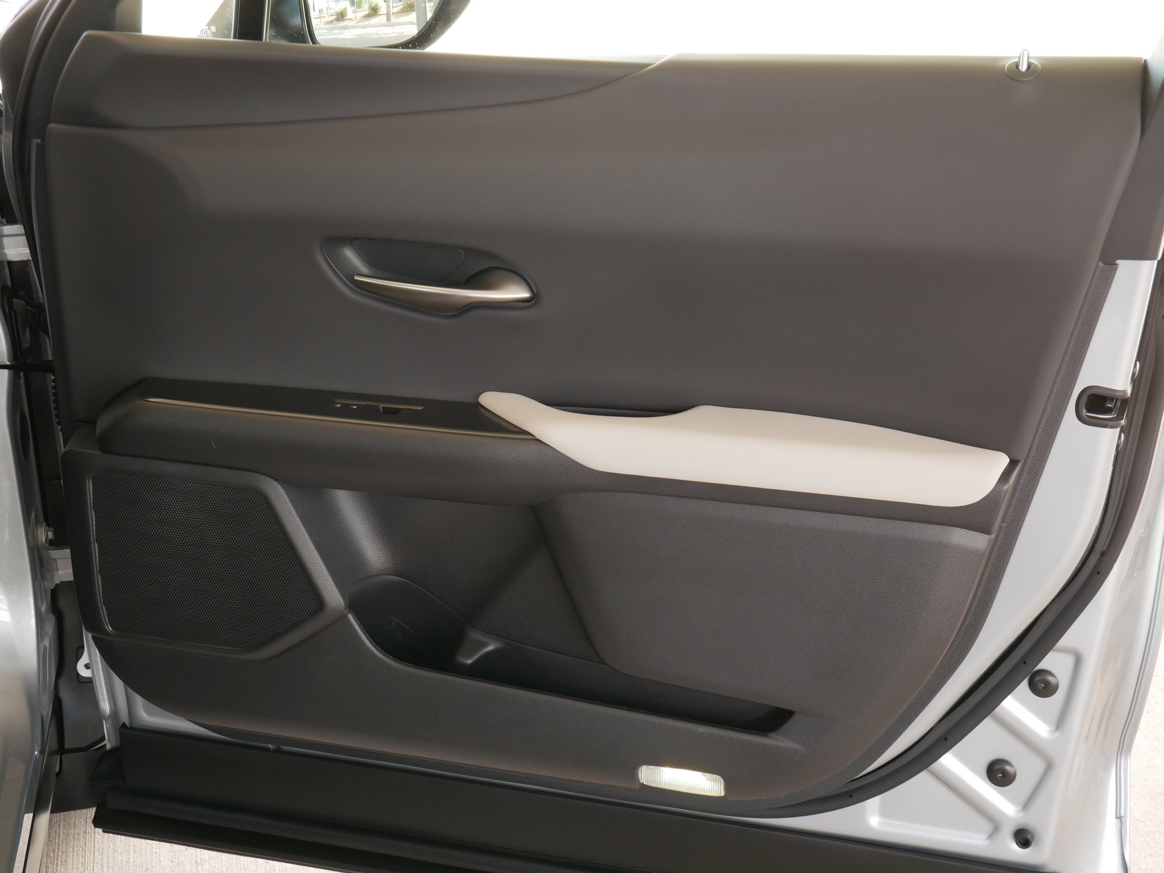 Used 2025 Lexus UX 300h FWD w/ Accessory Package (Z2) image 12