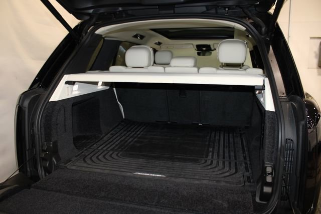 Used 2025 Land Rover Range Rover SE image 41