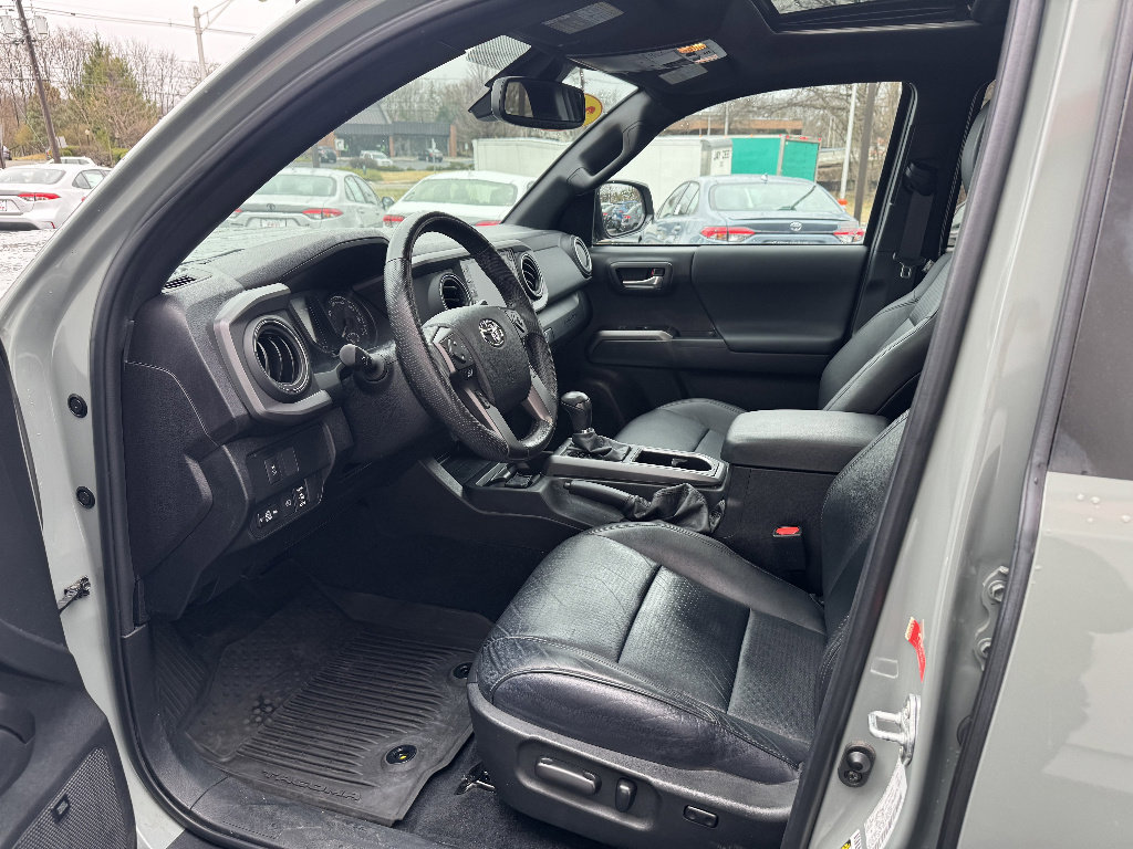 Used 2023 Toyota Tacoma TRD Sport w/ TRD Premium Sport Package image 8