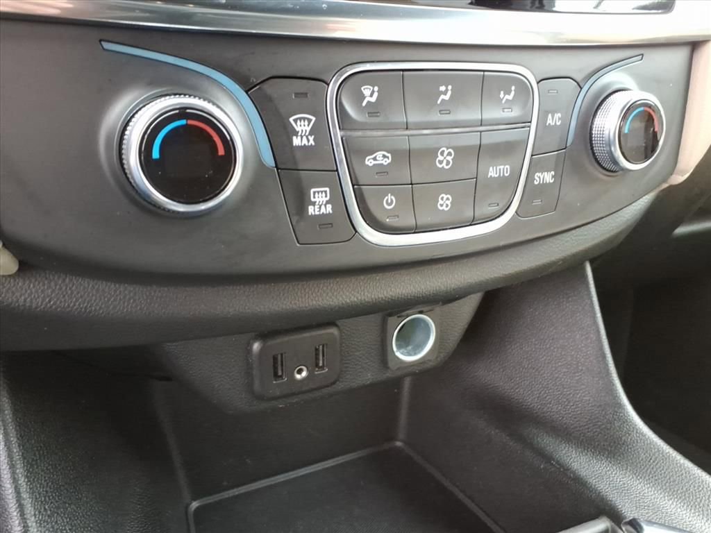 Used 2023 Chevrolet Traverse LS image 26